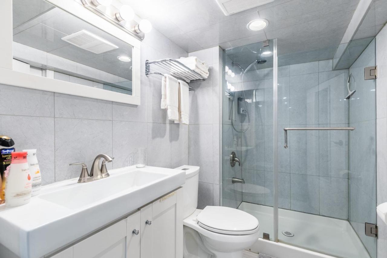 Newly Renovated - Cozy 1Br Apt With Netflix - Prime Location Toronto Dış mekan fotoğraf